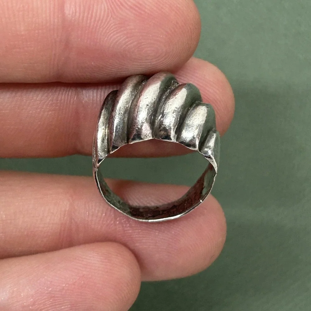Vintage Ribbed Fluted Dome Sterling Silver Ring Size 6